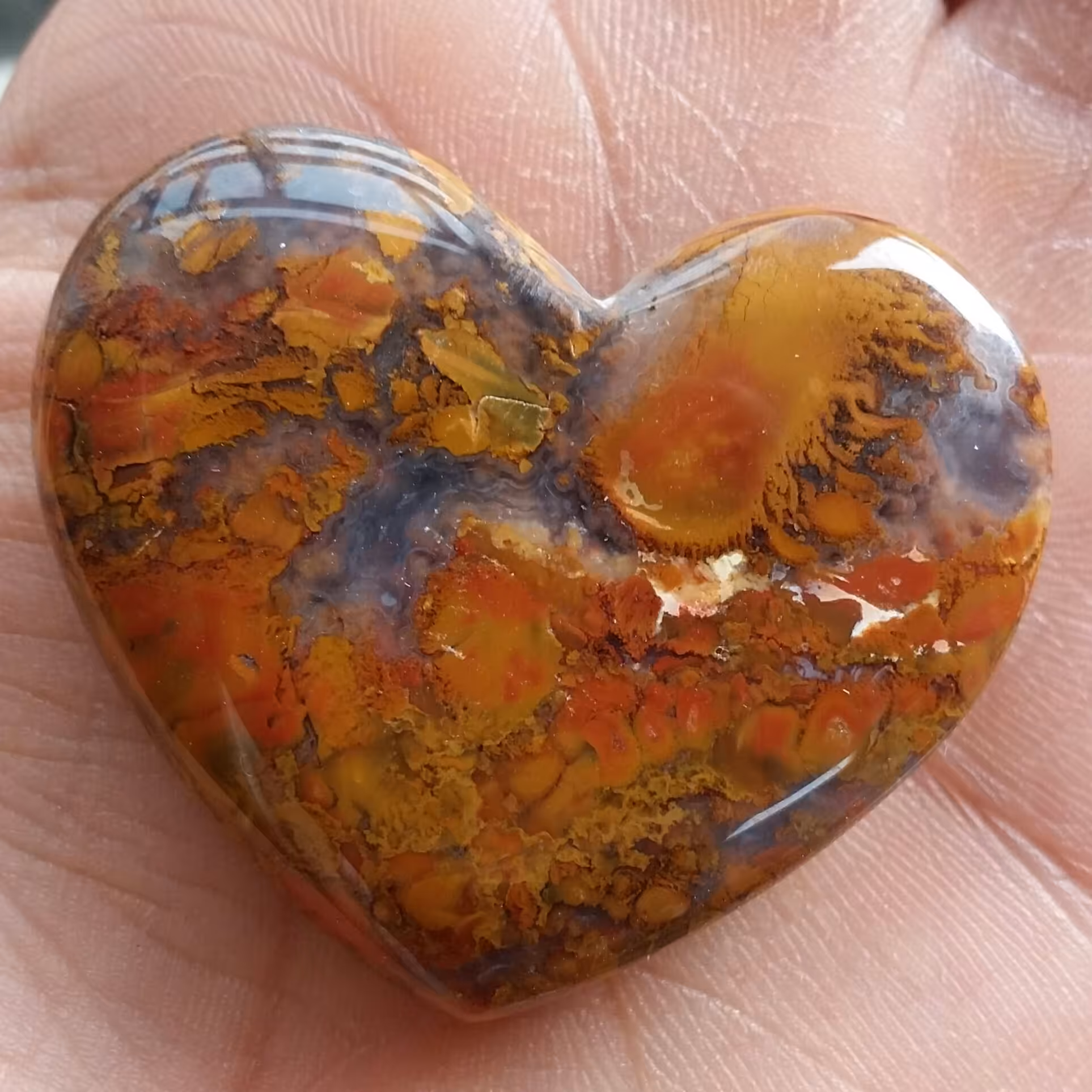 نگین شجر پاییزه شعله ای محشرر تراش قلب سایز بزرگ و سنگین و حجیم بسیار خوش رنگ خوش تراش دو طرف پولیش شاهکار خلقت 