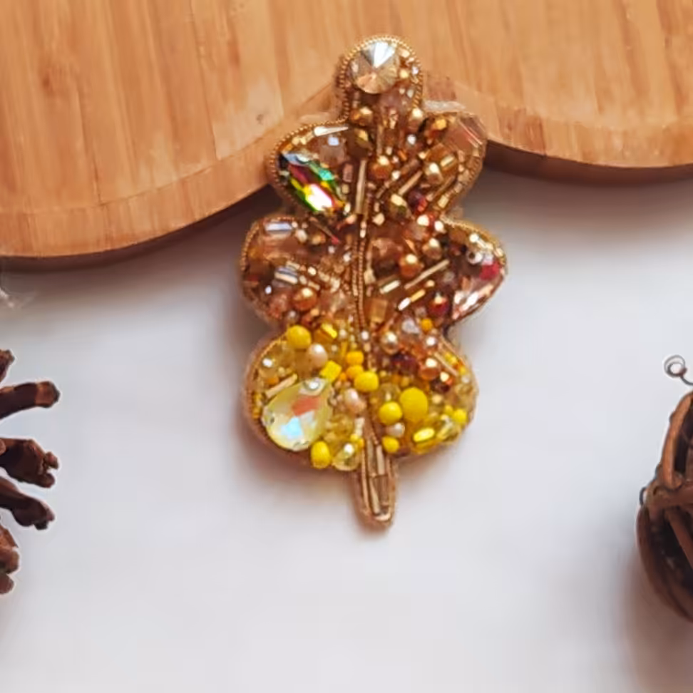 گل سینه دستساز 
برگ پاییزی