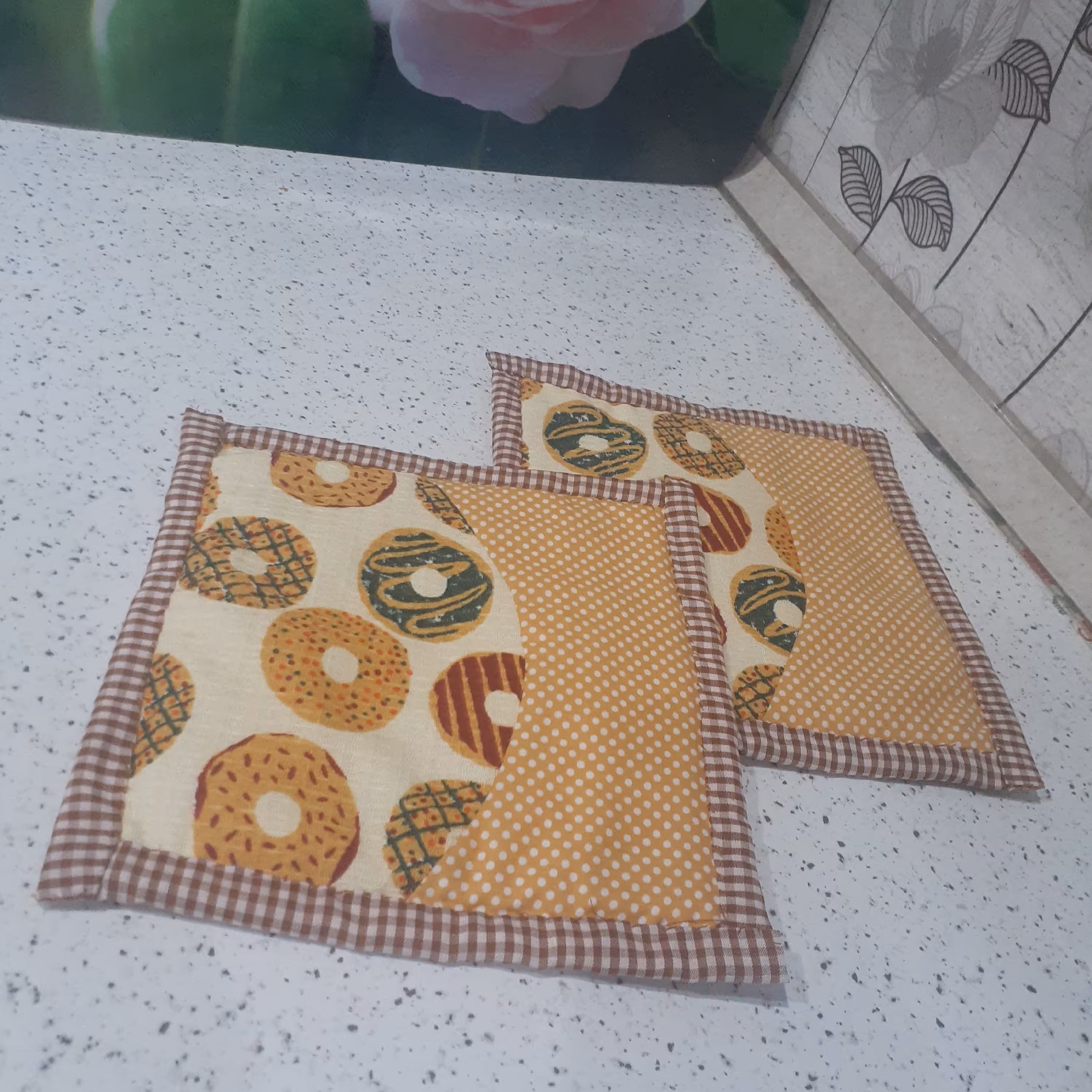 دستگیره آشپزخانه طرح مربع دونات کرم و قهوه ای... در طرح و رنگ و ابعاد طبق سلیقه ی شما 