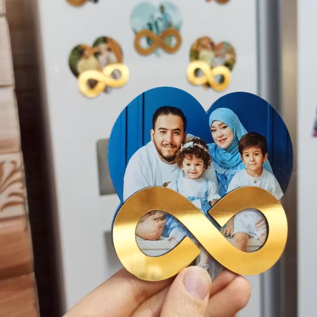 مگنت رو یخچالی قلب طلایی  سایز 9 در9  مانا چاپ وزن 15 گرم 