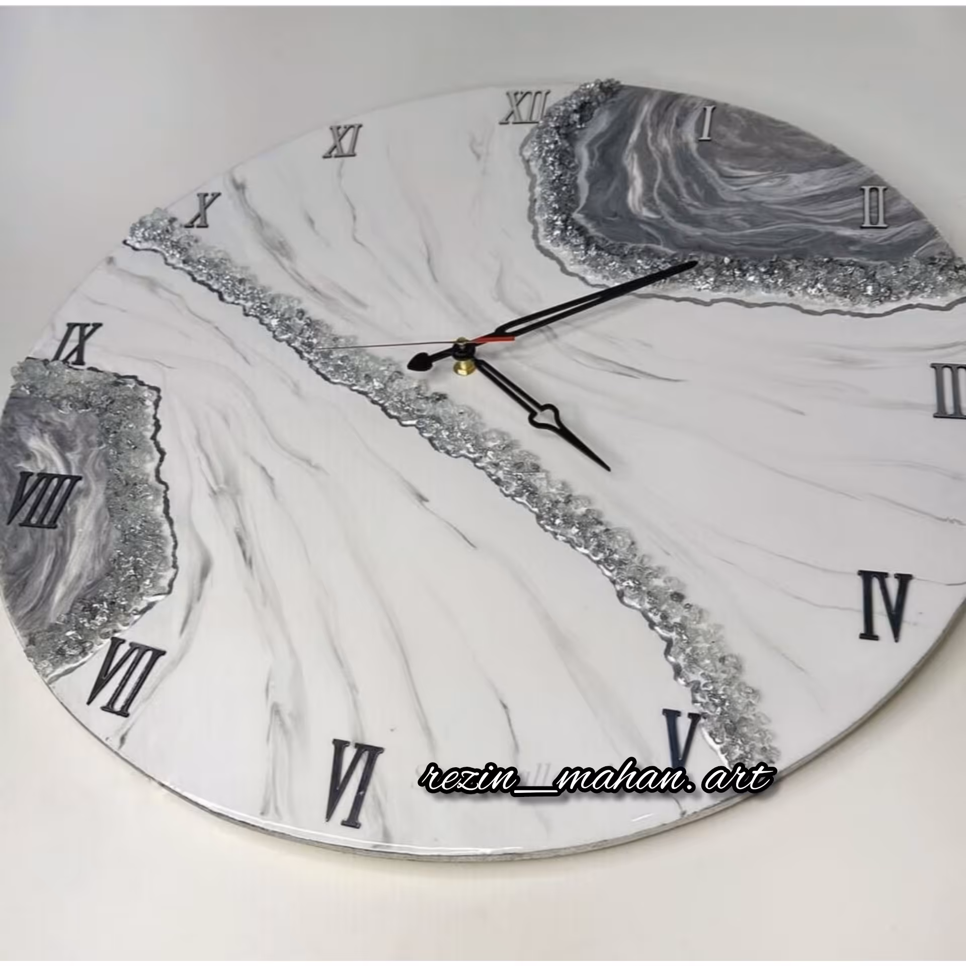 ساعت رزینی طوسی و سفید