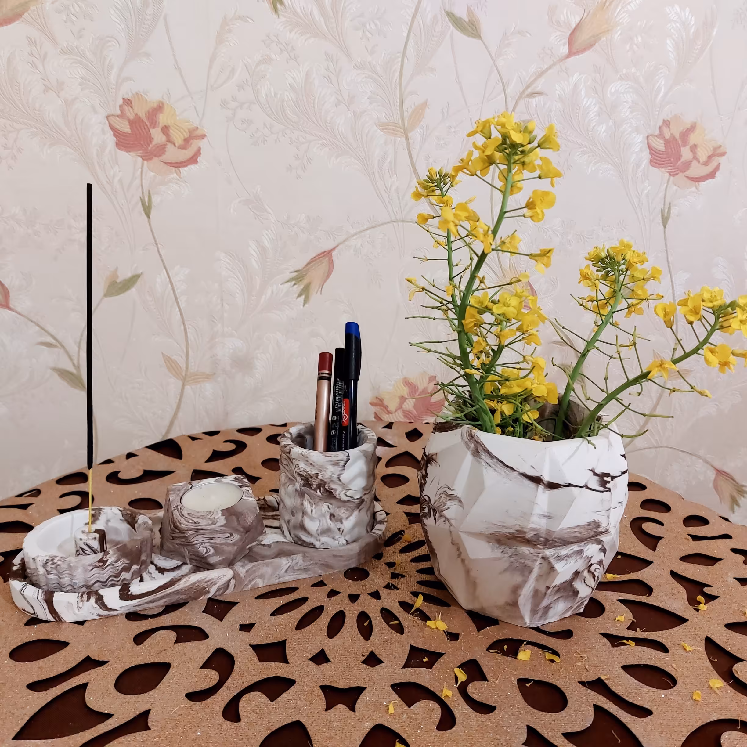 ست جاشمعی و سینی به همراه گلدان(کد109)