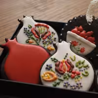 پک 10 تایی کوکی شکلاتی با روکش آیسینگ طرح  انار یلدا