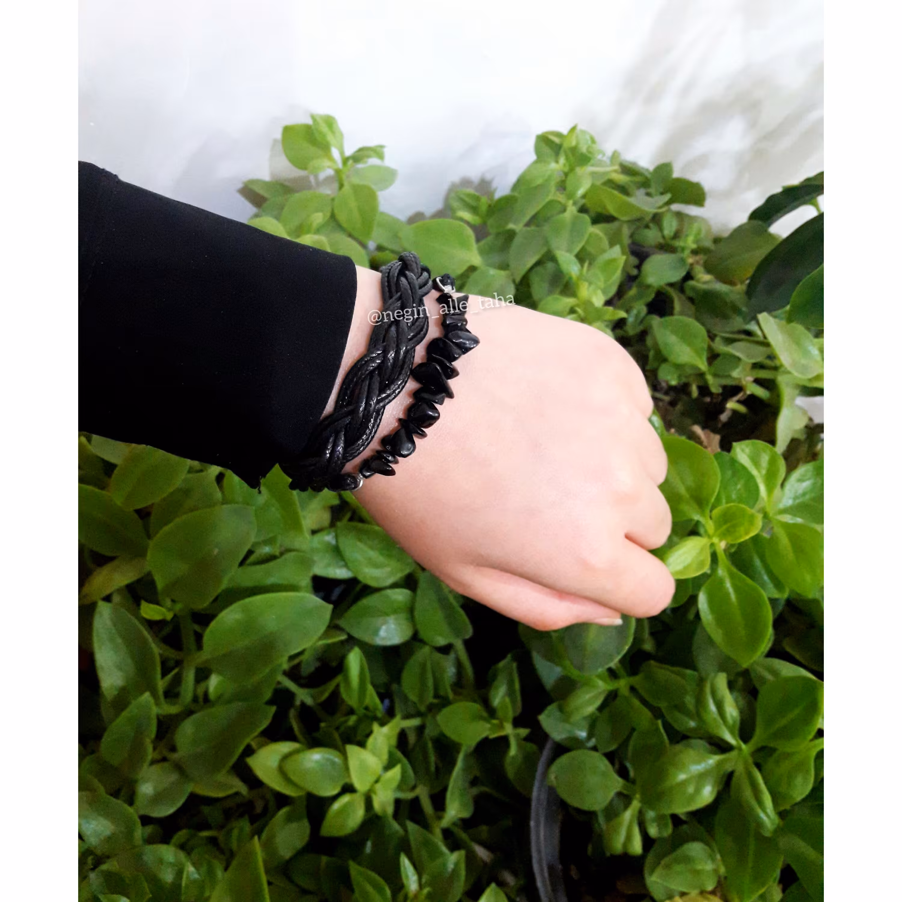 دستبند اسپرت سنگ طبیعی ابسیدین یا اوبسیدین  ( زیورآلات ، صنایع دستی ، مردانه و زنانه ) با بند حالت چرم و اتصالات استیل