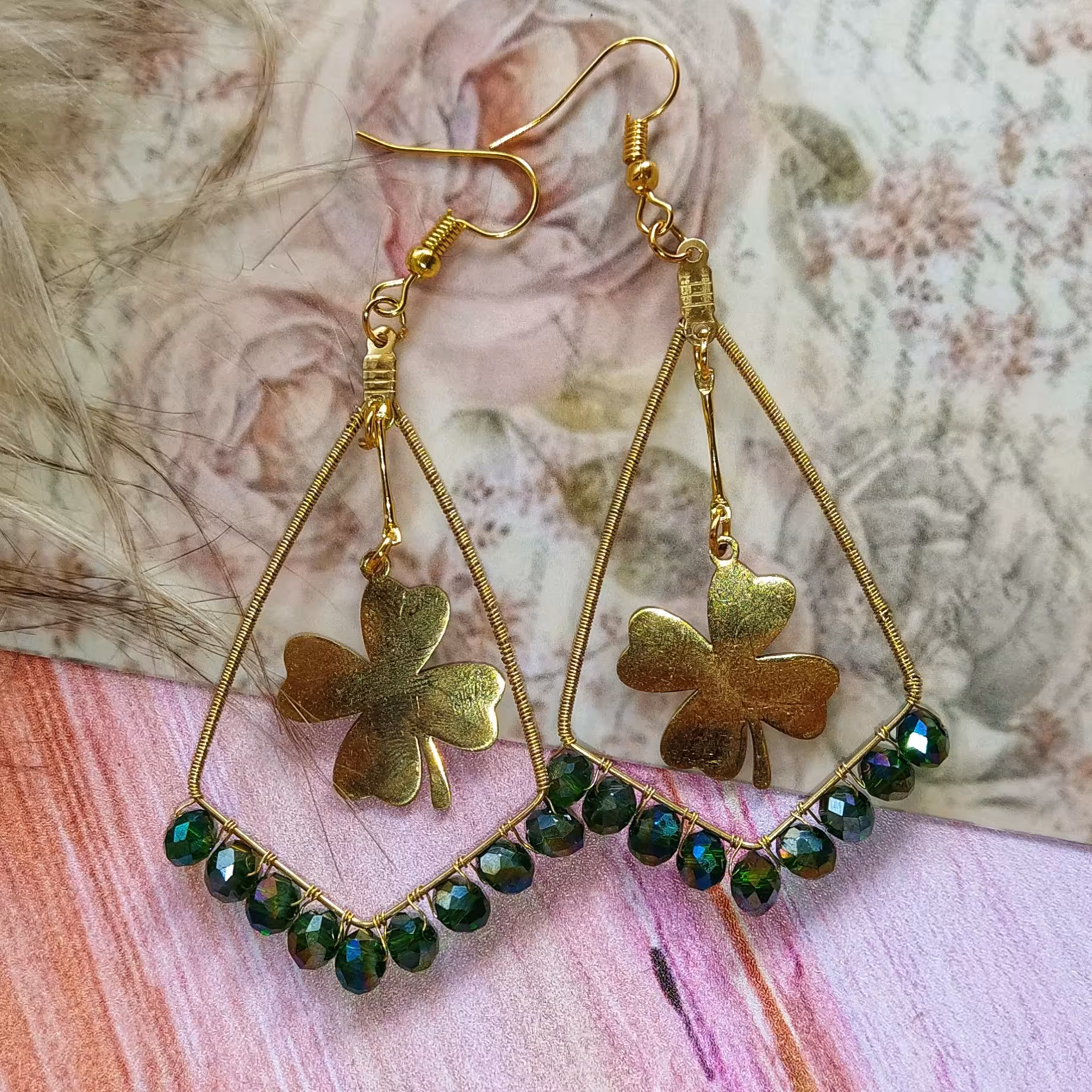 گوشواره سفارشی شبدر با کریستال سبز