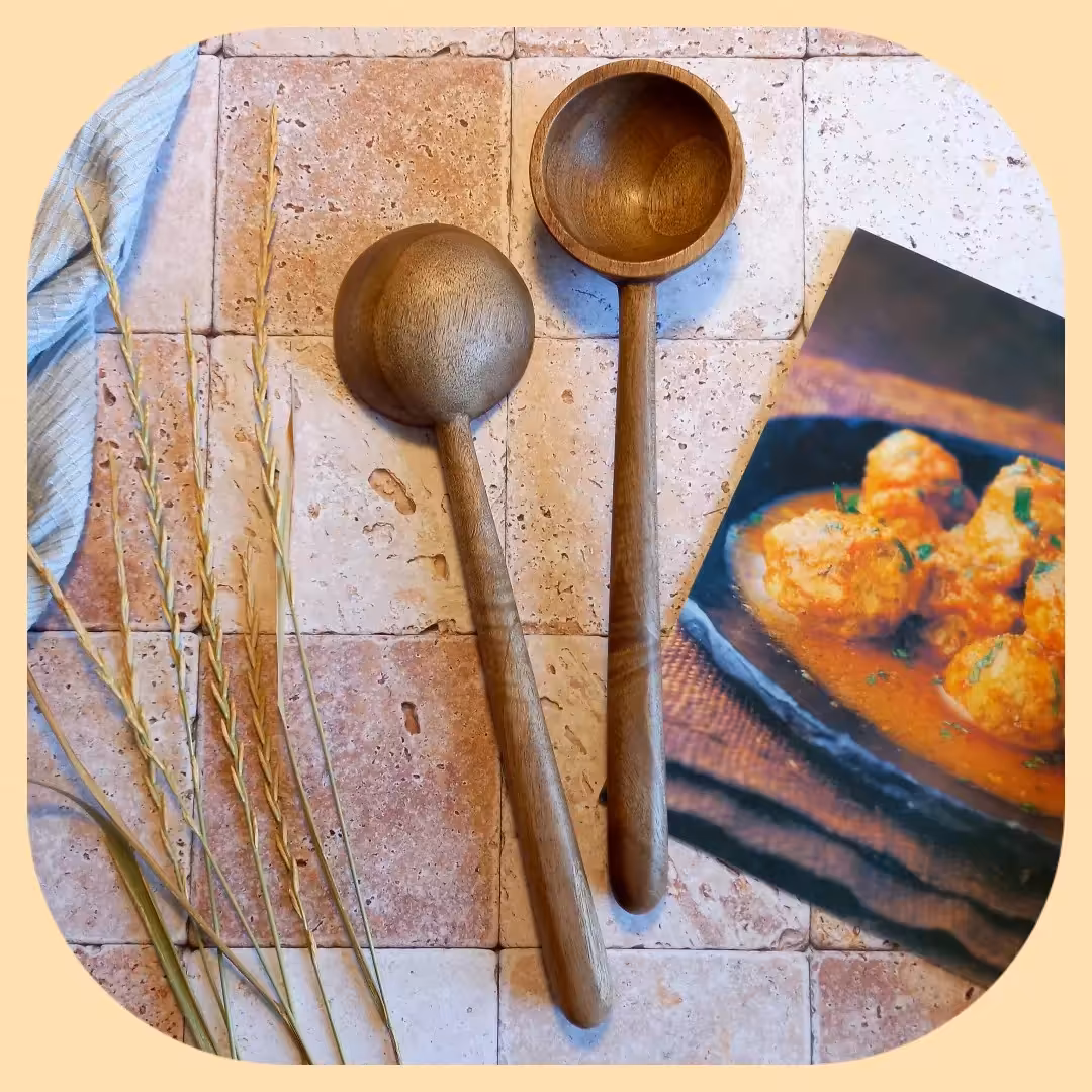 ملاقه متوسط خورشتی چوبی دستساز بارلی (1عددی) مدل ملورین 27 سانتی چوب گردو کد bar0284 