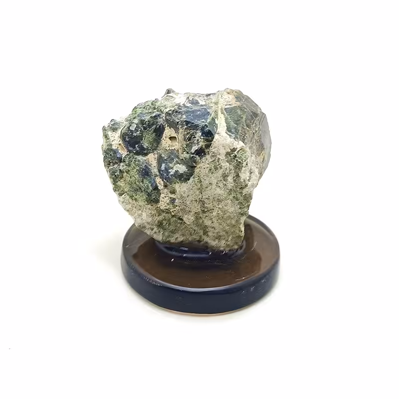 سنگ گارنت سبز دکوری و کلکسیونی طبیعی و معدنی با پایه شیشه ای کد 24036