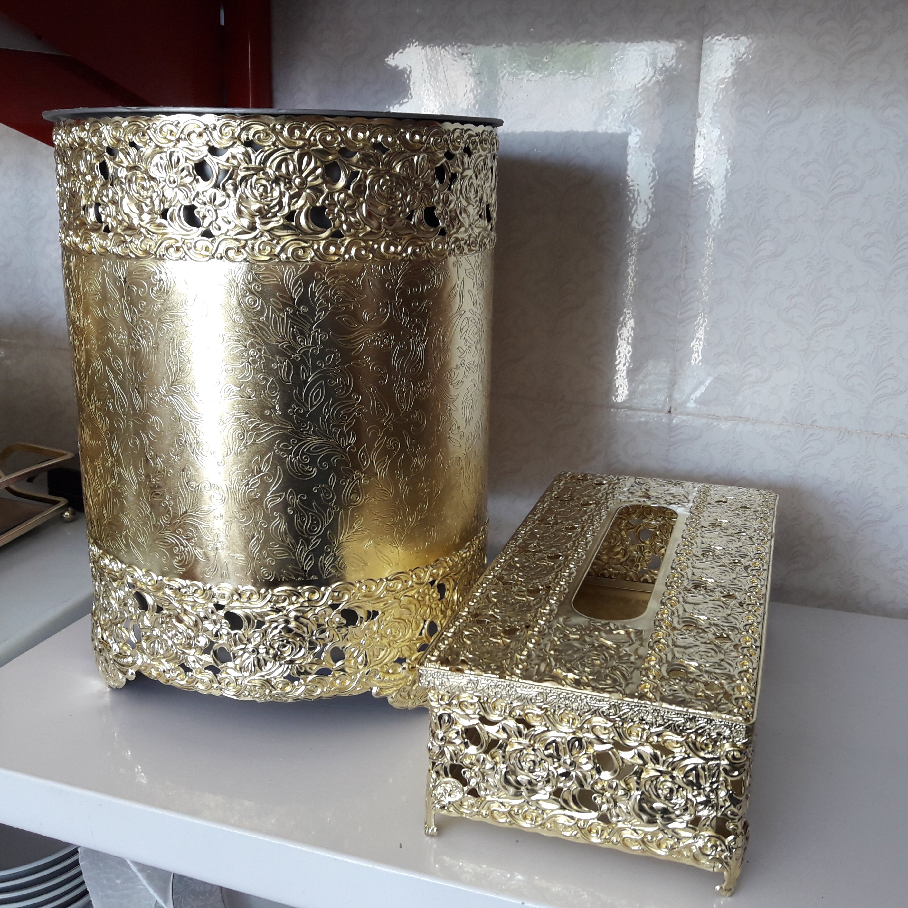 سطل ودستمال برنددیانا دردورنگ طلایی ونقره ای کیفیت فوق العاده بالا محفظه داخلی پلاستیک فشرده بدنه پیوتردرجه یک رنگ ثاب