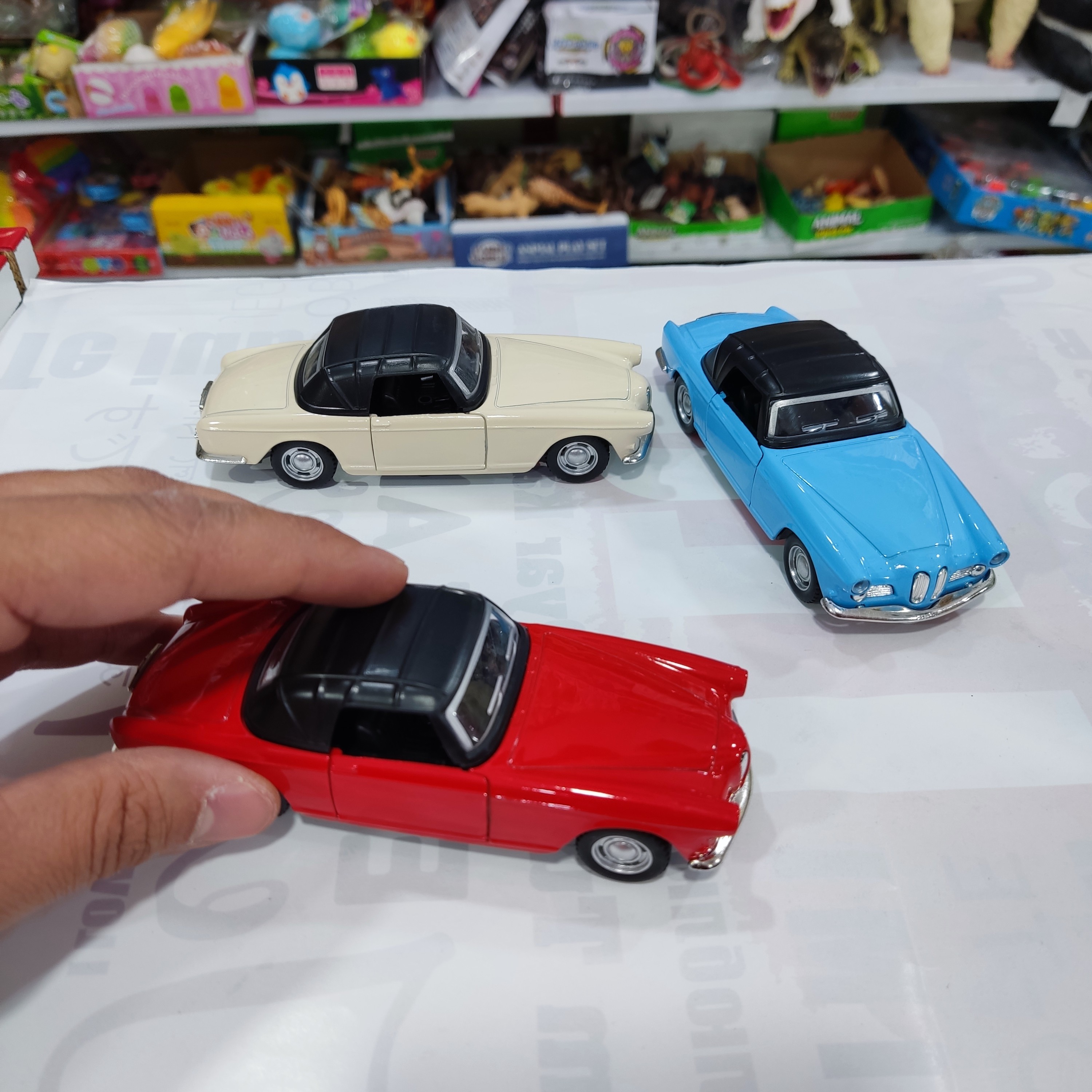 اسباب بازی ماشین فلزی کلاسیک