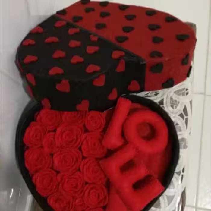 باکس هدیه قلبی و گل رز.سفارشی