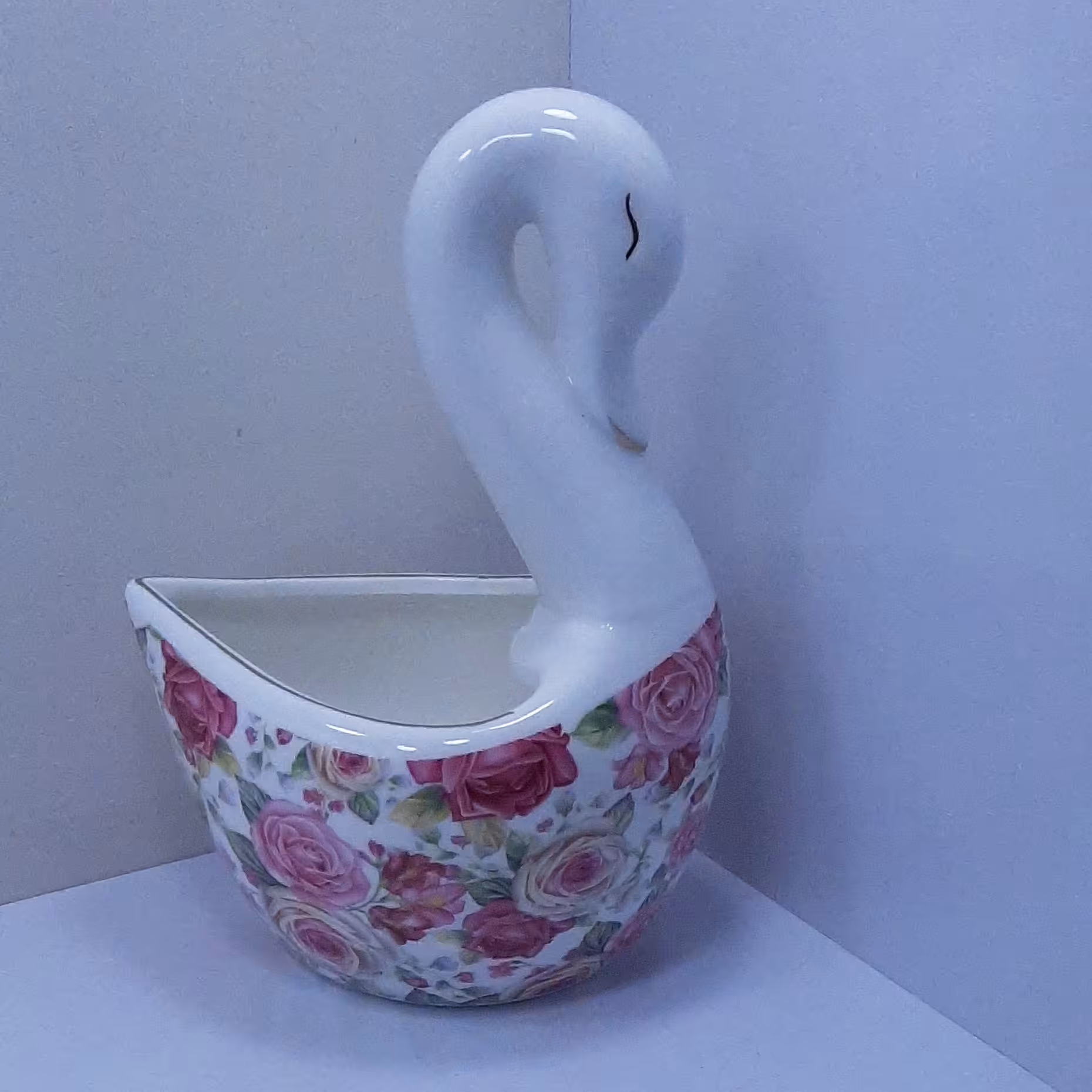 جاقاشقی وشکلات خوری طرح قو لب طلایی