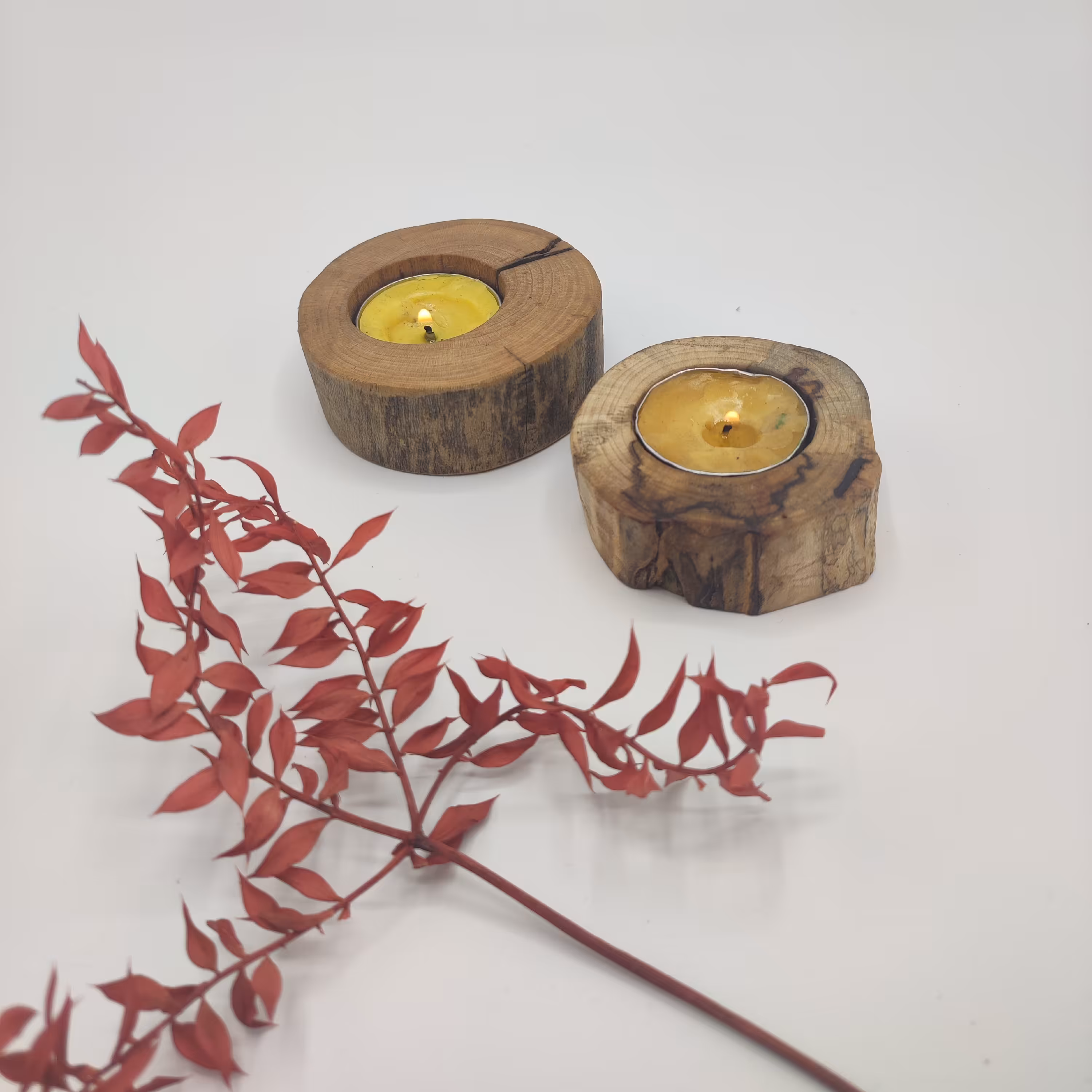 دو تا جاشمعی چوبی . باهم فروخته میشود.