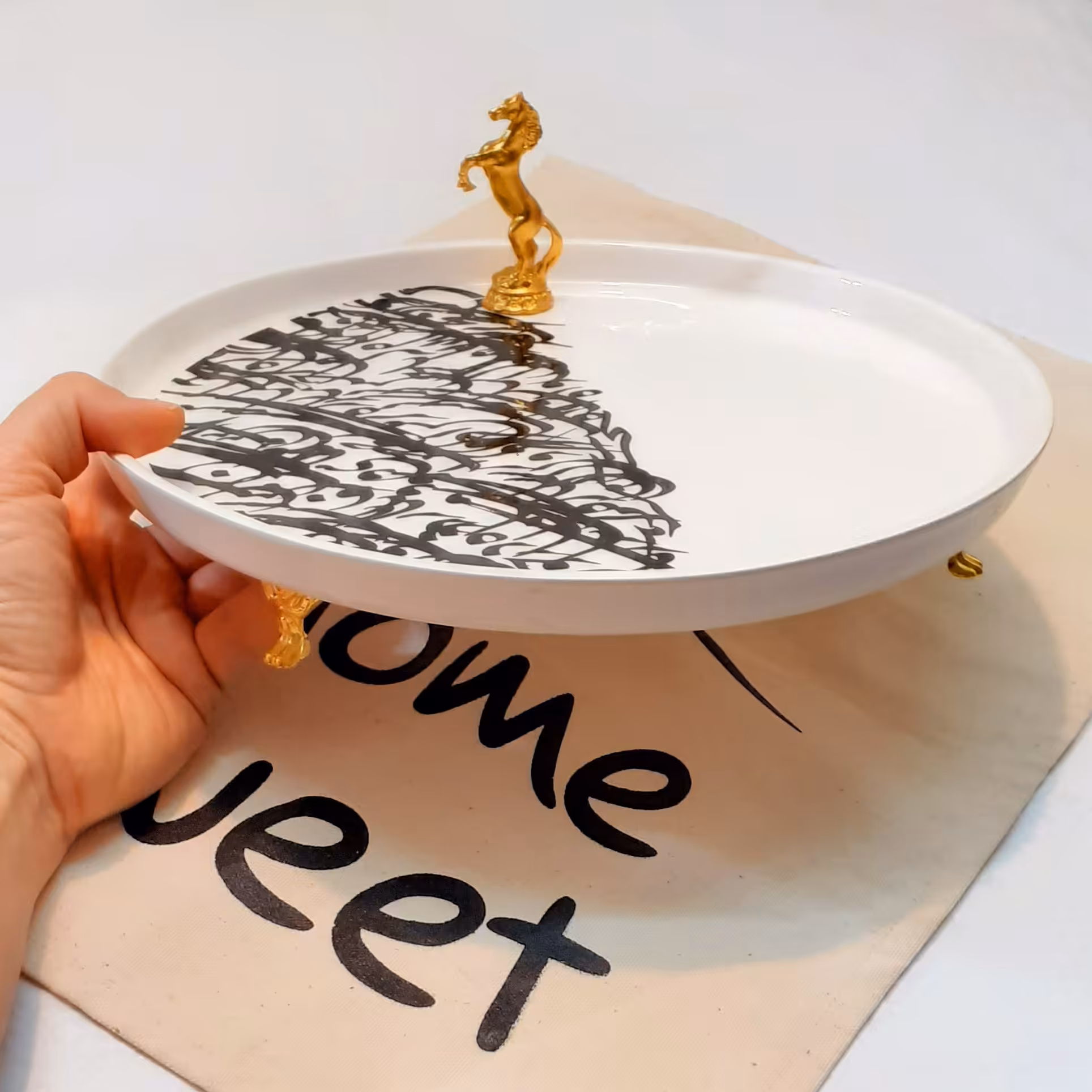 شیک وباکلاس ظروف پذیرایی دیس پایه دار رنگ ثابت