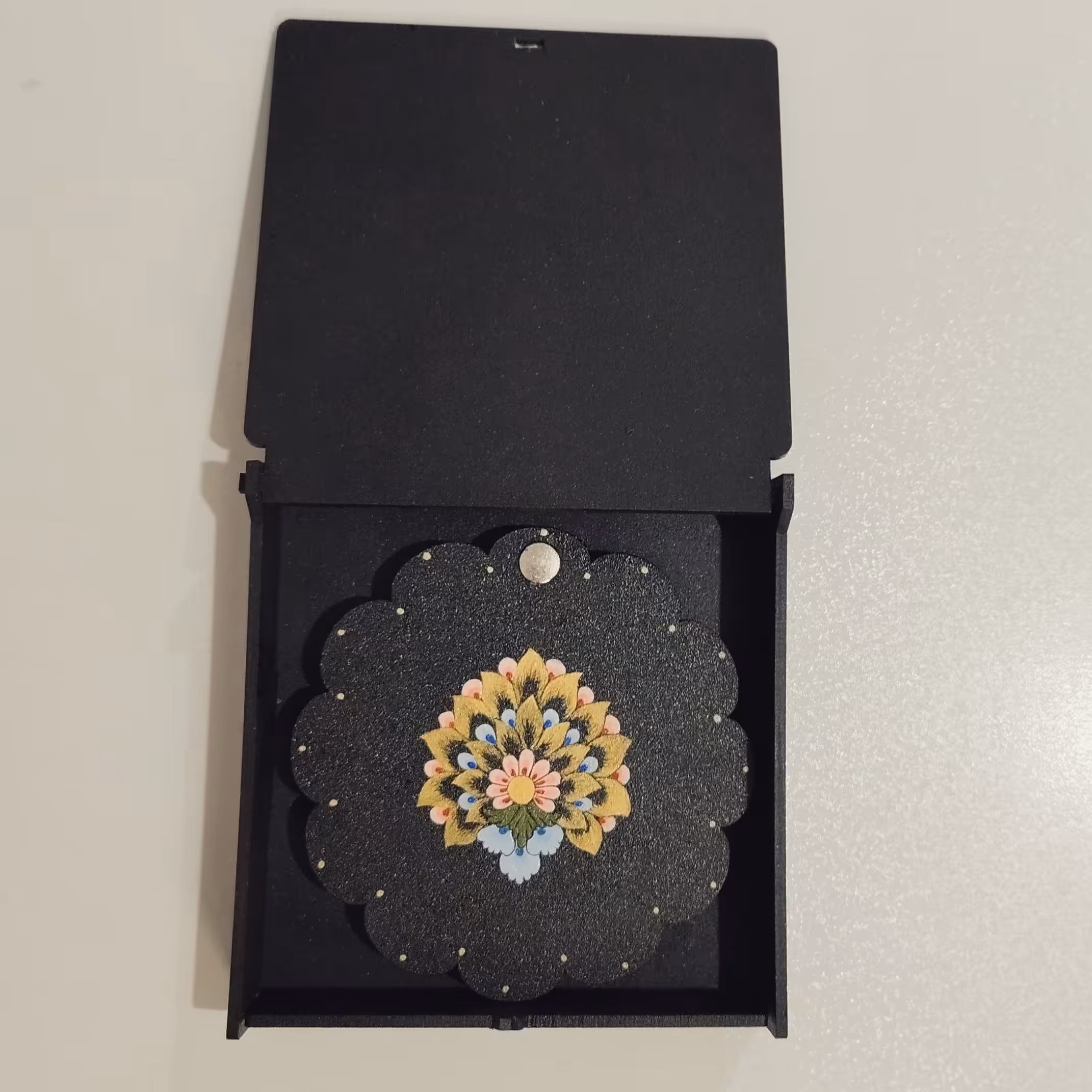 آینه جیبی چوبی تذهیب کاری شده، وزن 147 گرم