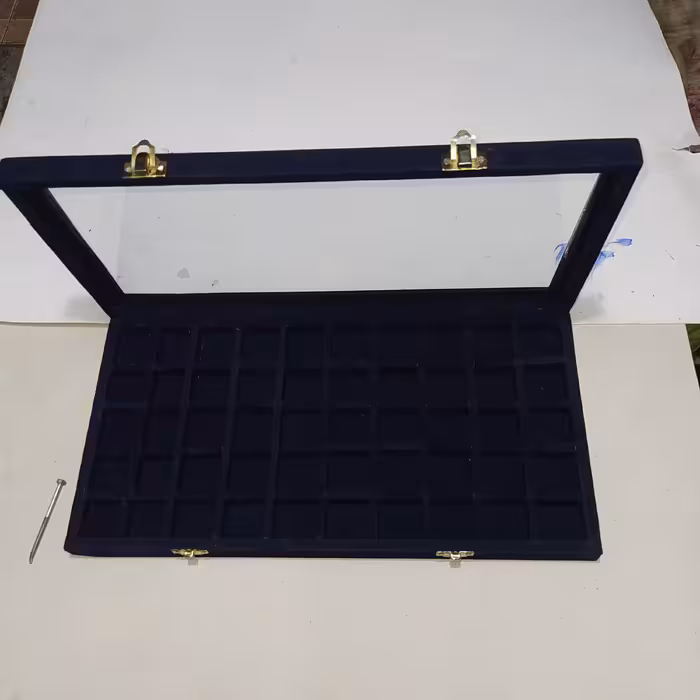 جعبه جیر مخمل مخصوص سنگهای قیمتی ونگین مخصوص نمایشگاه مثل ی ویترین عمل میکنه