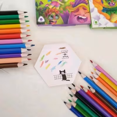 مدادرنگی 12 رنگ مقوایی سه گوش کسری(مناسب جوایز)