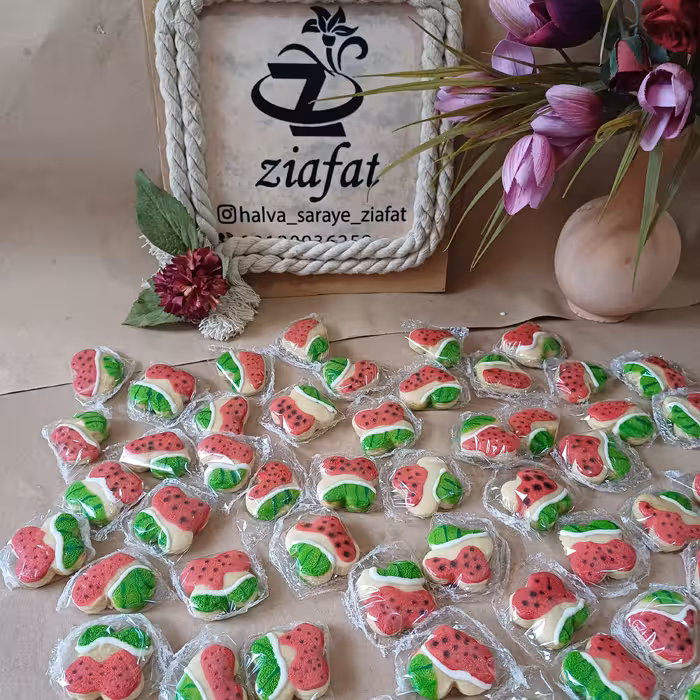 شیرینی کوکی طرح   مناسب یلدا وزن بین35تا37گرم  با رو کش آیسینگ وبه قطر 5