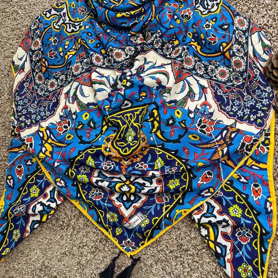 روسری نخی طرح کاشی