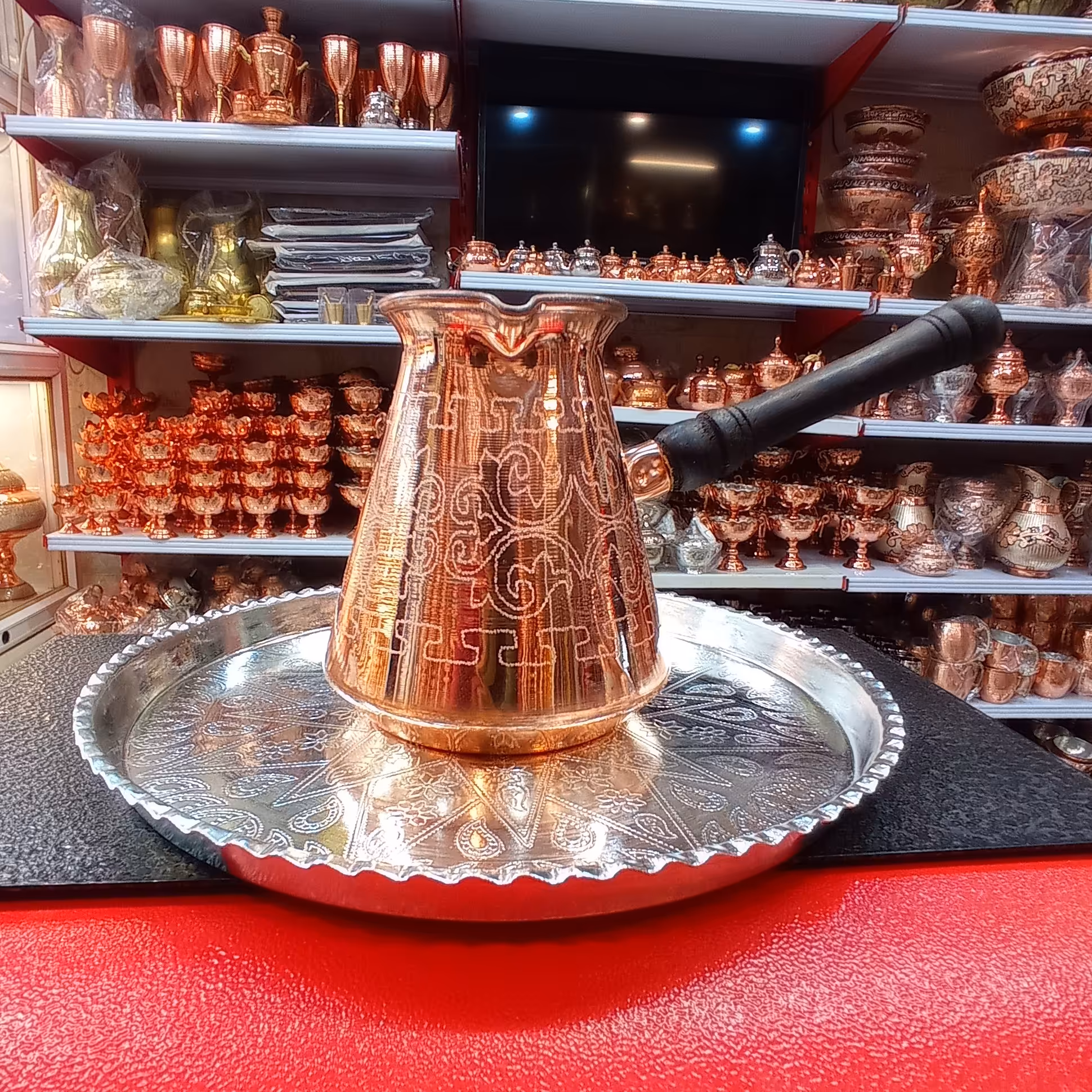 قهوه جوش مسی طرح دار ورساچ (مدل تُرک سایز3 بزرگ) دسته چوبی