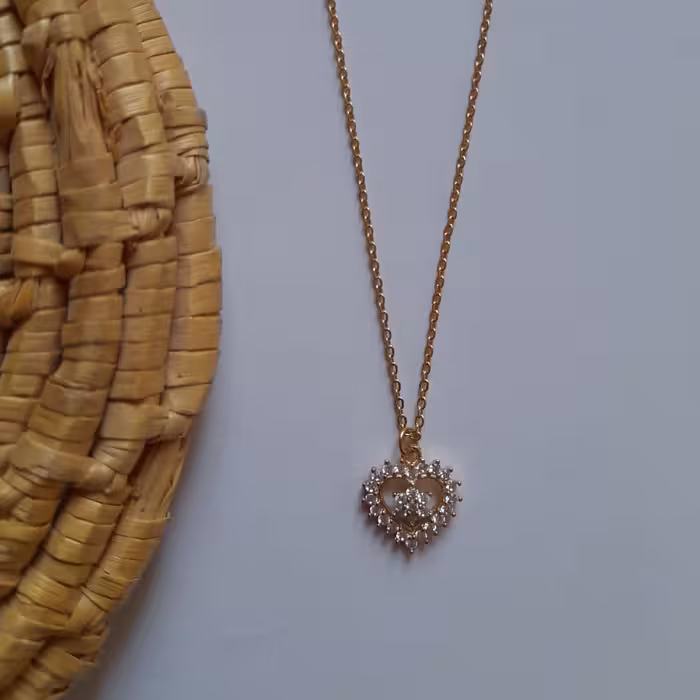 گردنبند قلب پرنگین جنس استیل و دوام رنگ بالا  خیلی شیک و قشنگه مخصوص خاص پسندا