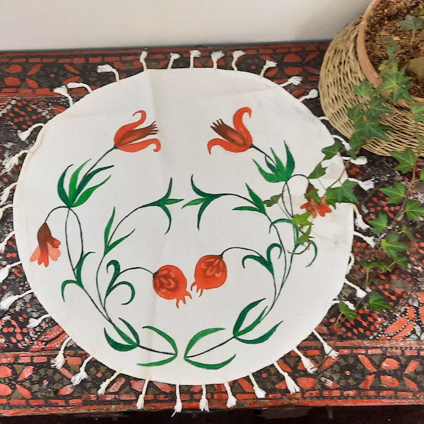 رومیزی گرد، نقاشی، قطر 40 سانتی متر، رنگ ثابت، قابل شستشو با آب سرد و ماشین لباسشویی