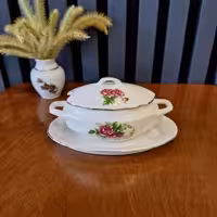 عسل خوری گل سرخ