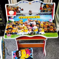 میز تحریر کودک طرح مینیون ها (3 الی 13 سال) رنگ قرمز ( پسرانه )