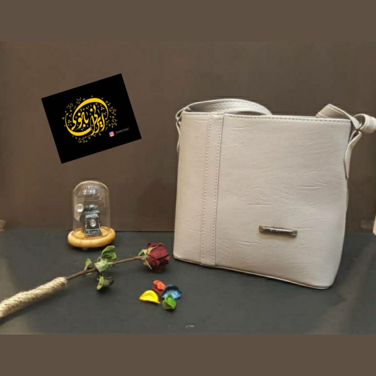 کیف زنانه_دخترانه تک بند
ابعاد:22×23
جنس:چرم مصنوعی
رنگ:طوسی روشن
قابلیت ست کردن