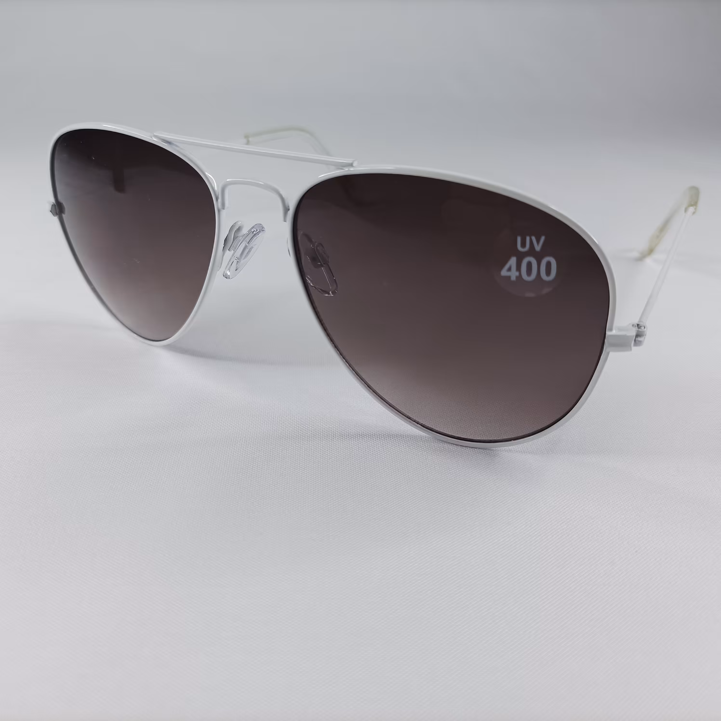 عینک آفتابی مردانه و زنانه خلبانی کد 142 محصول شرکت beeline آلمان UV400 برند SIX بهمراه شناسنامه و کاور و دستمال