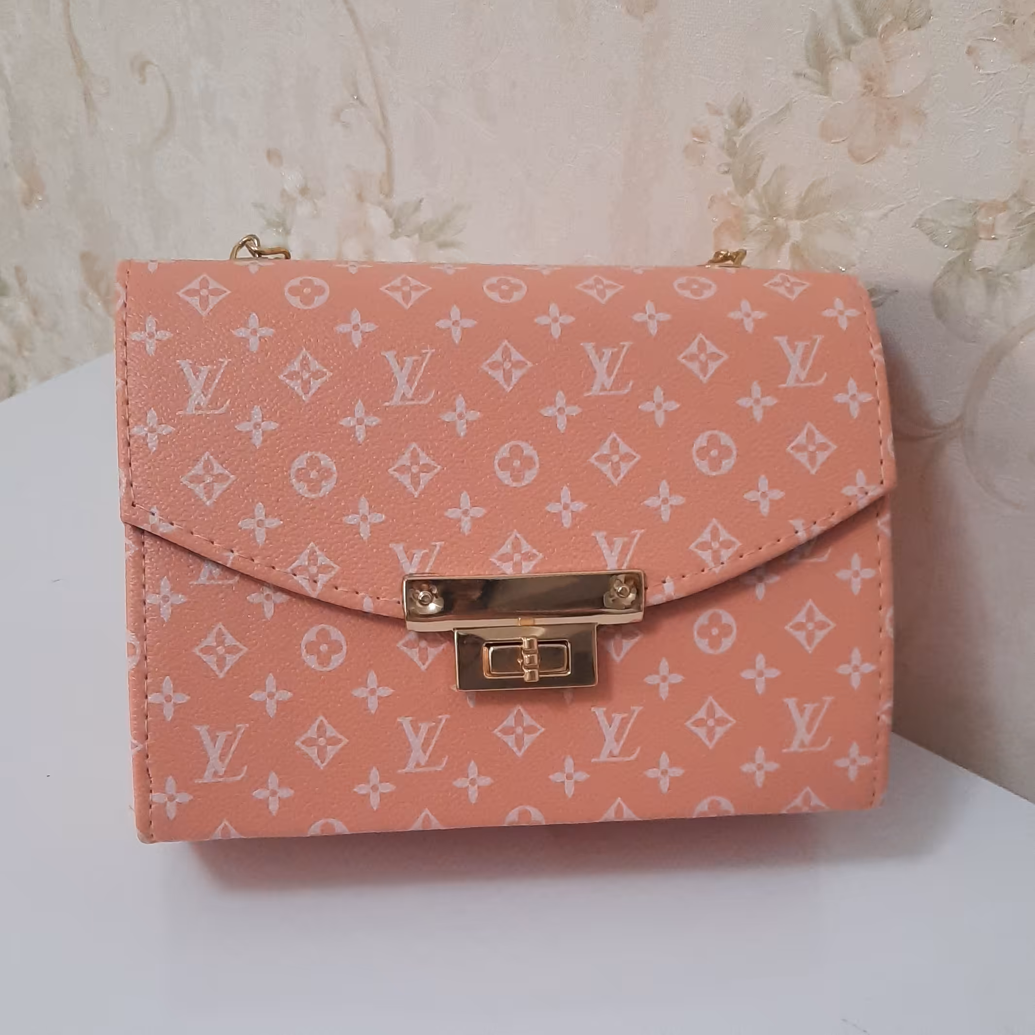 کیف پاسپورتی کیف زنانه کیف دخترانه کیف گلبه ای کیف صورتی کیف مشکی کیف طرح ال وی