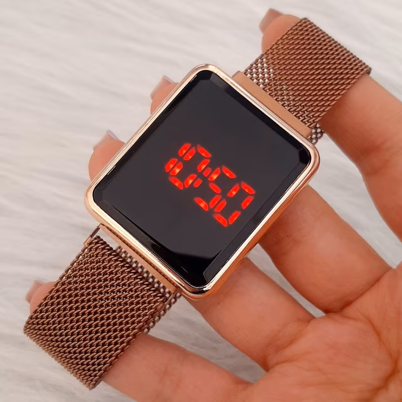 ساعت تاچ(لمسی) رزگلد بندمگنتی
ال ای دی مستطیلی لمسی چراغ قرمز
کیفیت عالی