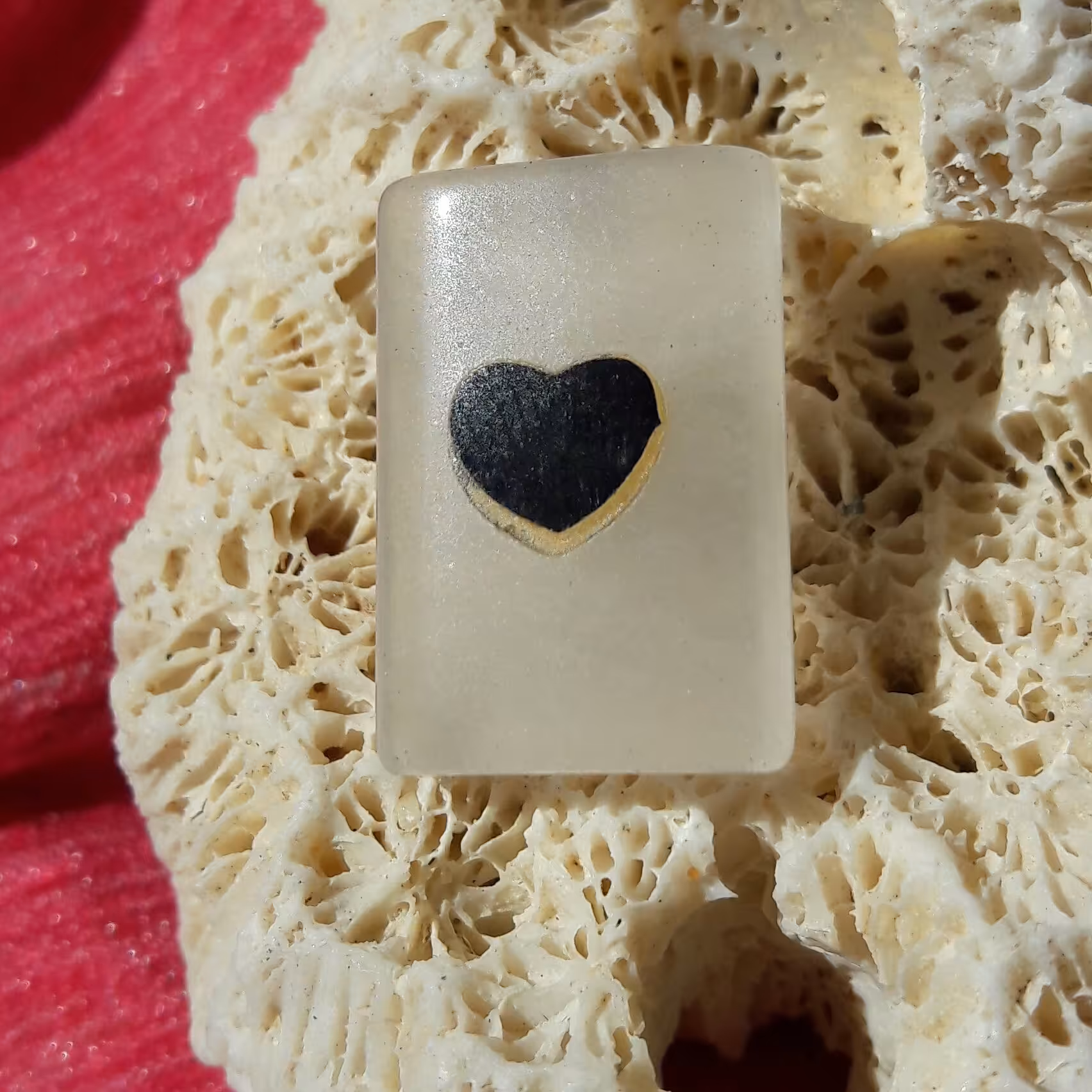 نگین کوارتز سنتاتیک حک قلبی زیبا