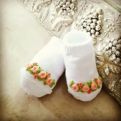 جوراب نوزادی گلدوزی