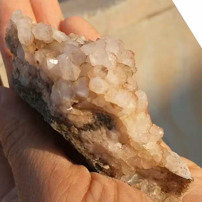 نمونه فوق کلکسیونی سنگ راف کلسیت کوارتز بلور درشت رنگی روی بستر محشر زیبا 100 در 100 طبیعی خارق العاده و تک

کد 8206