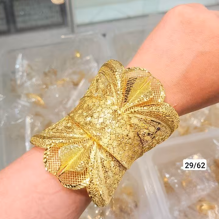 دستبند نقره طرح گل آبکاری طلا...