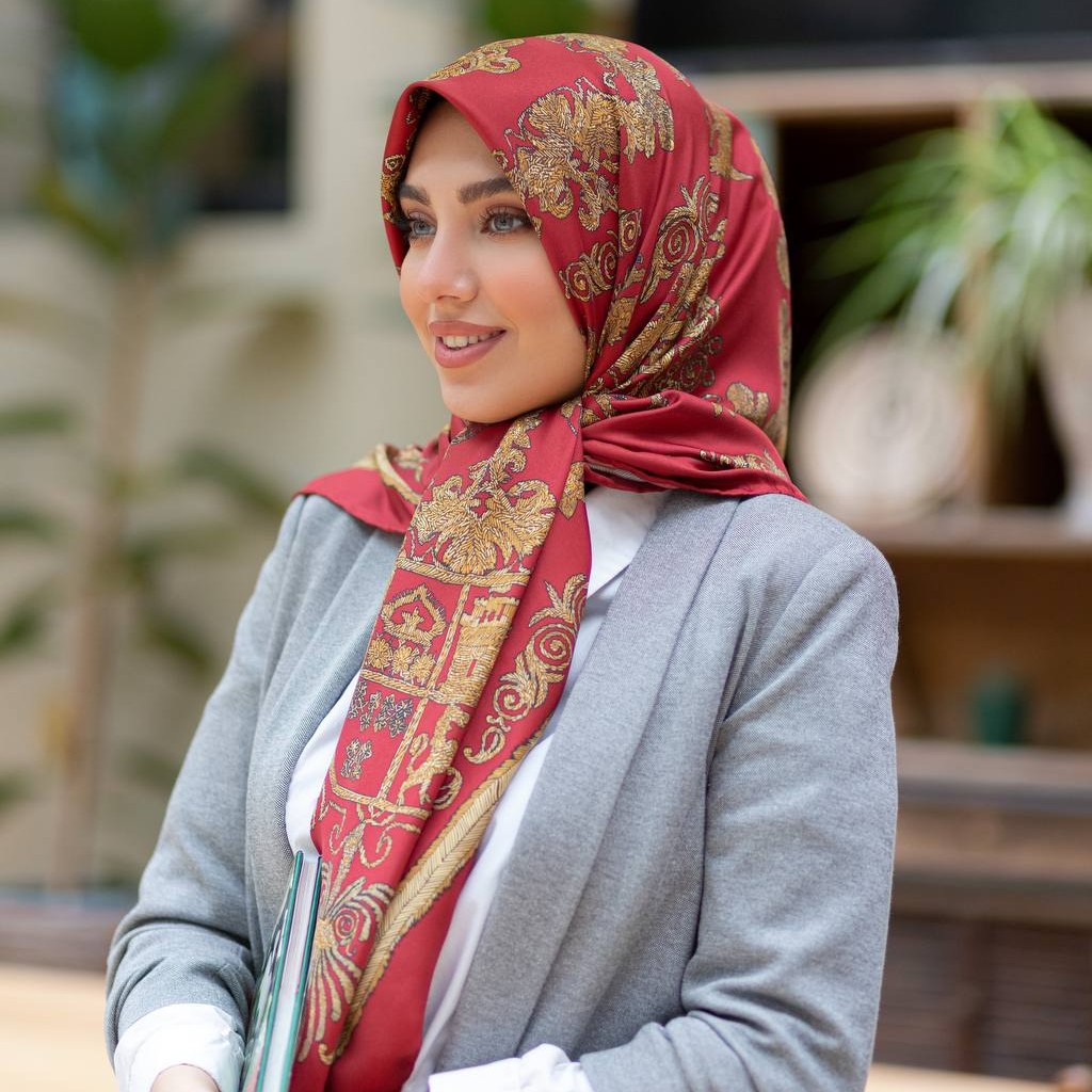 روسری ابریشم توییل قواره 140(دور دست دوز) رنگ زرشکی