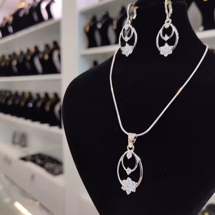 نیمست نگین دار ژوپینگ رنگ ثابت ضد حساسیت همراه زنجیر ماری استیل