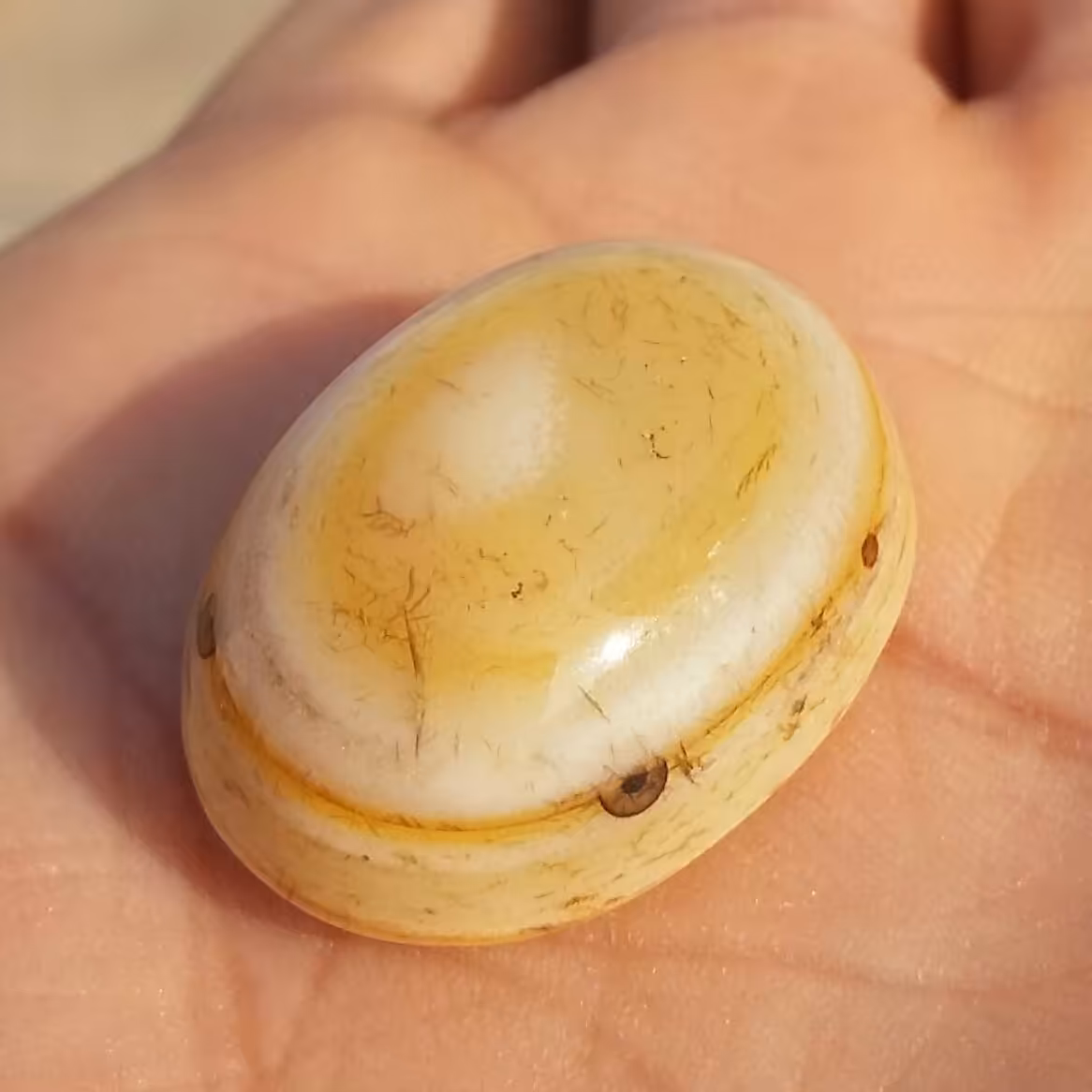 نگین عقیق چند پوست چشم دار محشر دیدنی
طبیعی خوش رنگ و بسیار زیبا
خوش تراش سایز درشت کد 8534
