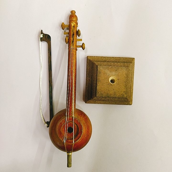 ساز مینیاتوری کمانچه