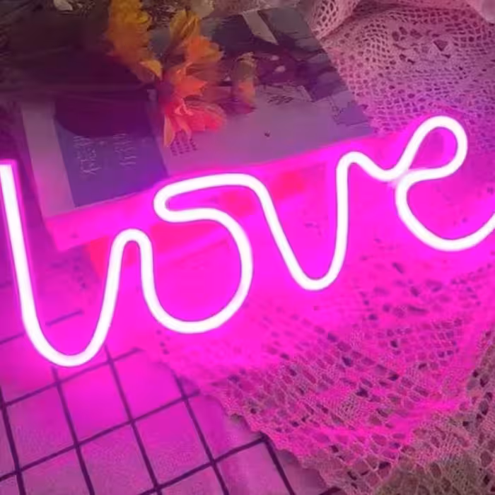 چراغ نئونی شکل LOVE