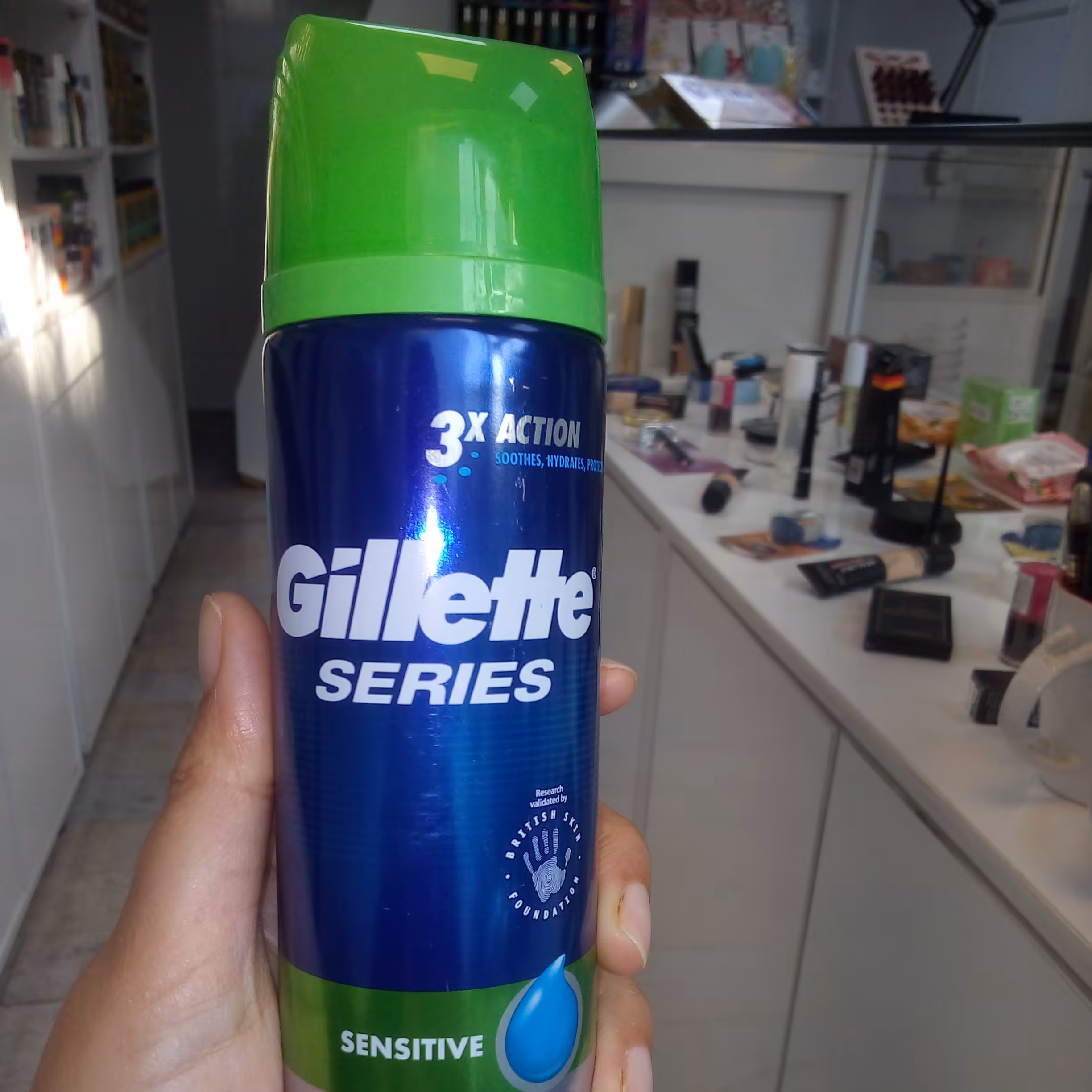 ژل اصلاح صورت ژیلت حاوی آلوئه ورا برای نرمی و رطوبت پوست و مخصوص پوستهای حساس