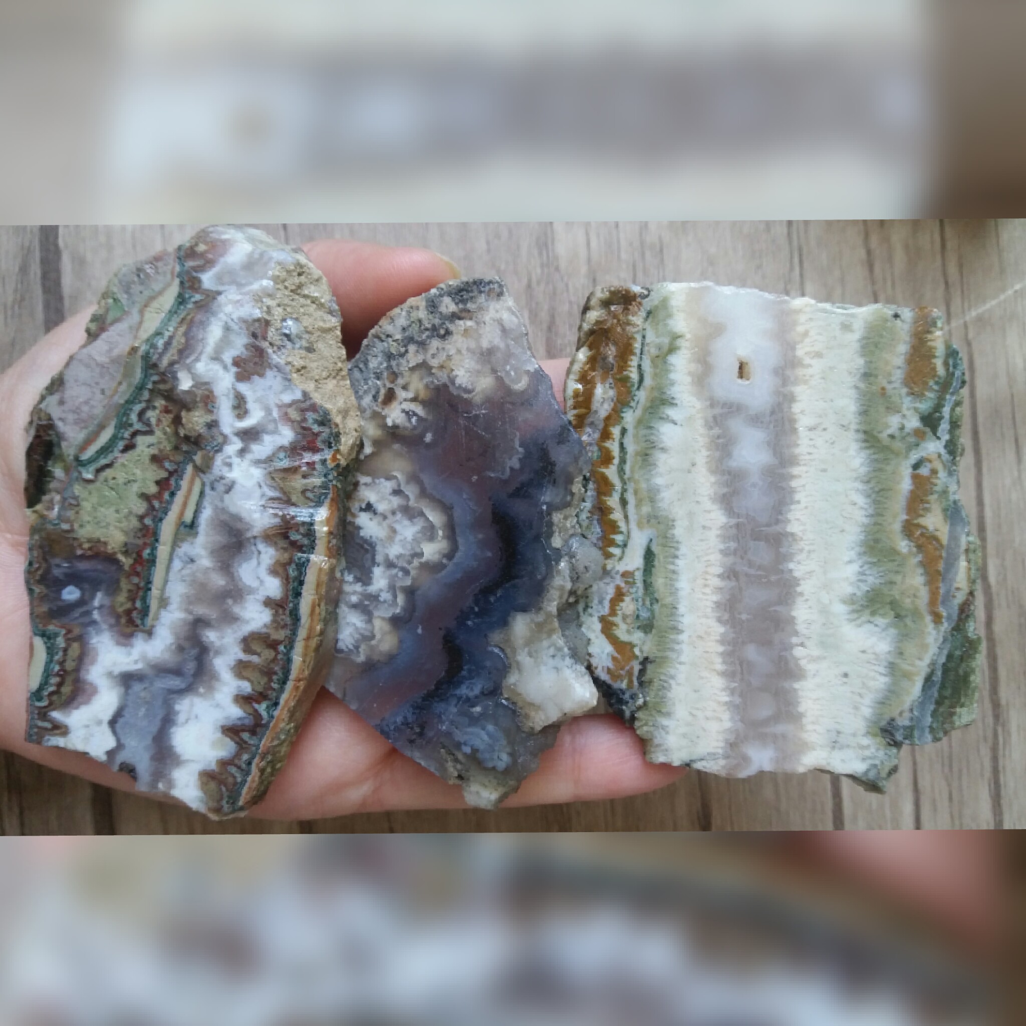 اسلایس عقیق منظره اصل با رنگ طبیعی به شکل منظره مناسب دکور و ویترین یا ساخت نگین