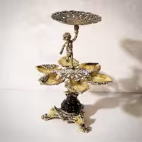 هفت سین یا اردوخوری پسربچه برنزی