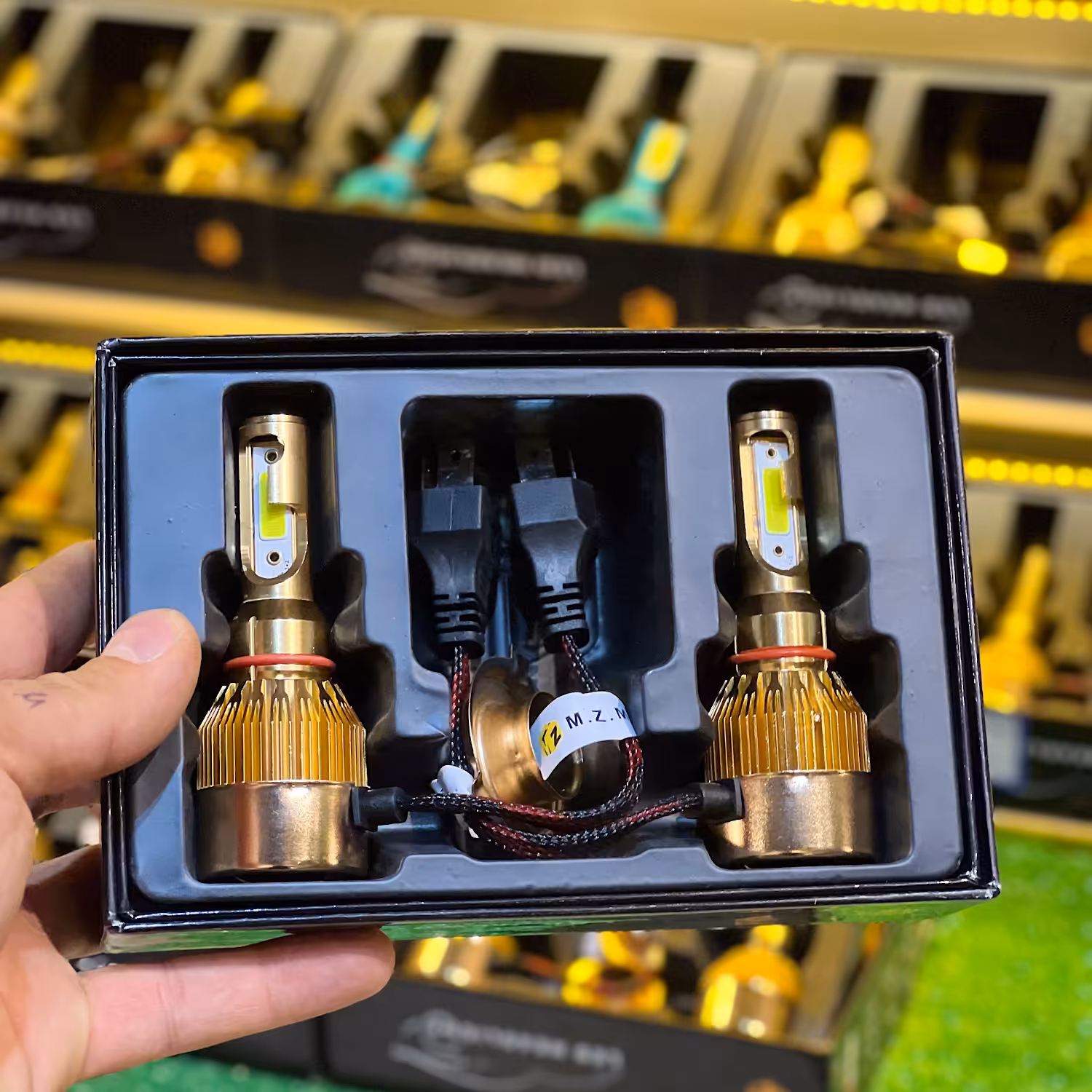 هدلایت d70 با توان 26 وات واقعی  پایه H4 نور پایین زرد بالا سفید 2عدد لامپ باضما