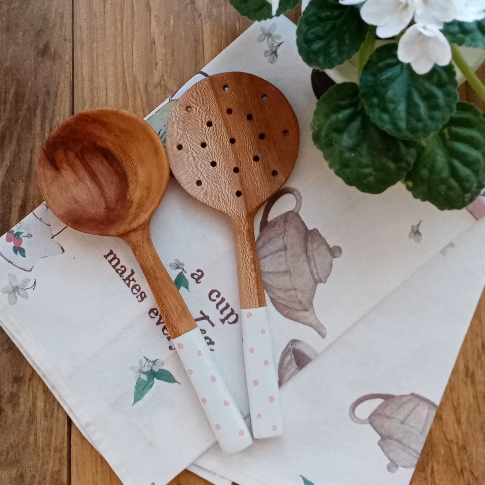 کفگیر و ملاقه چوبی 