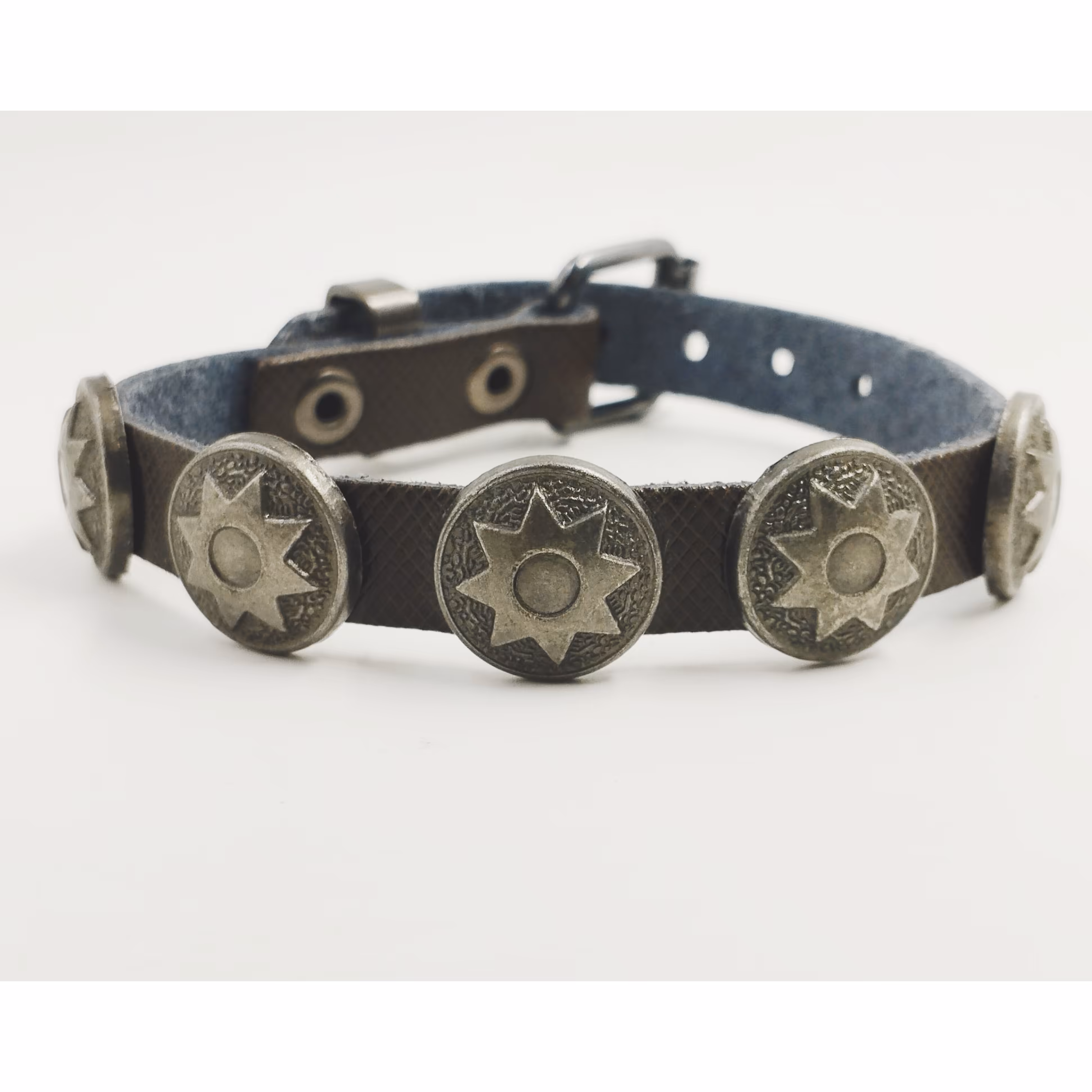 دستبند چرم با پلاک زیبا و شیک 