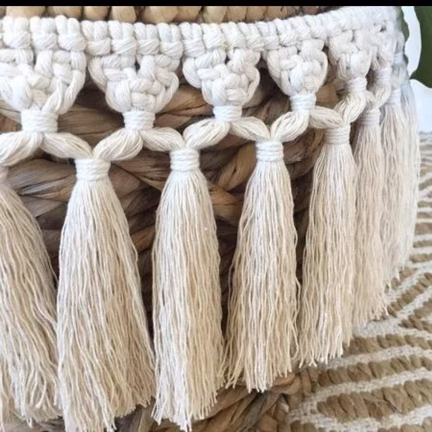 آویز مکرومه سبد حصیری. در ابعاد 100 در 20  ....بدون سبد....