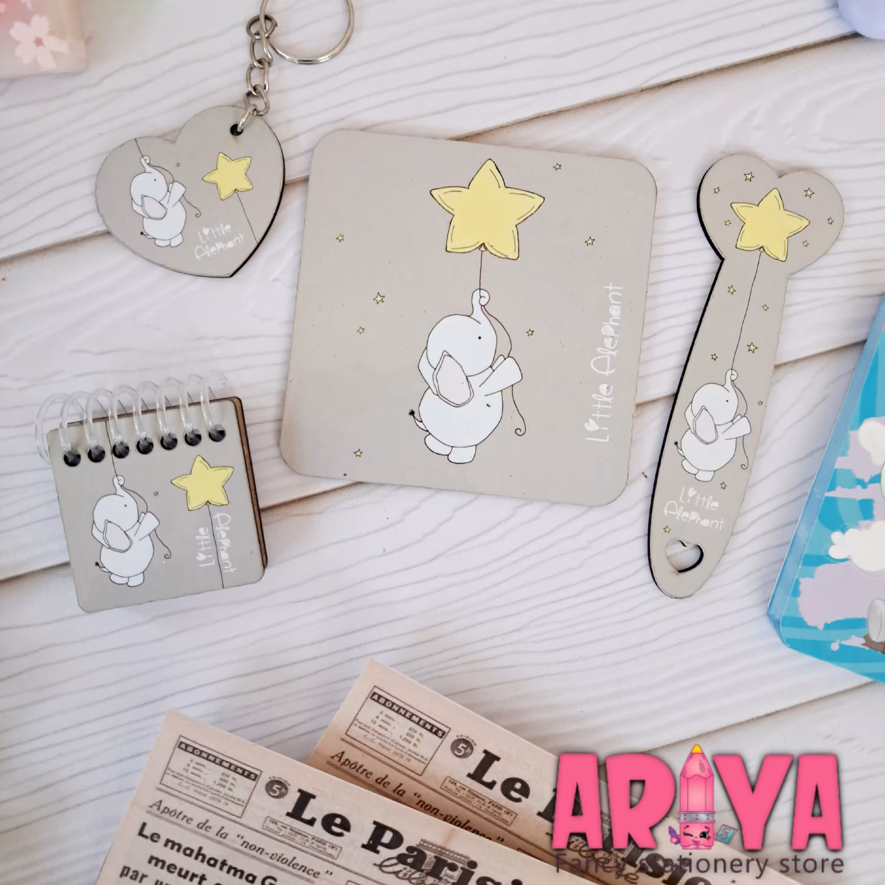 ست چوبی 4 تایی فیل  شامل سرکلیدی،دفترچه نقلی ،زیر لیوانی،بوکمارک