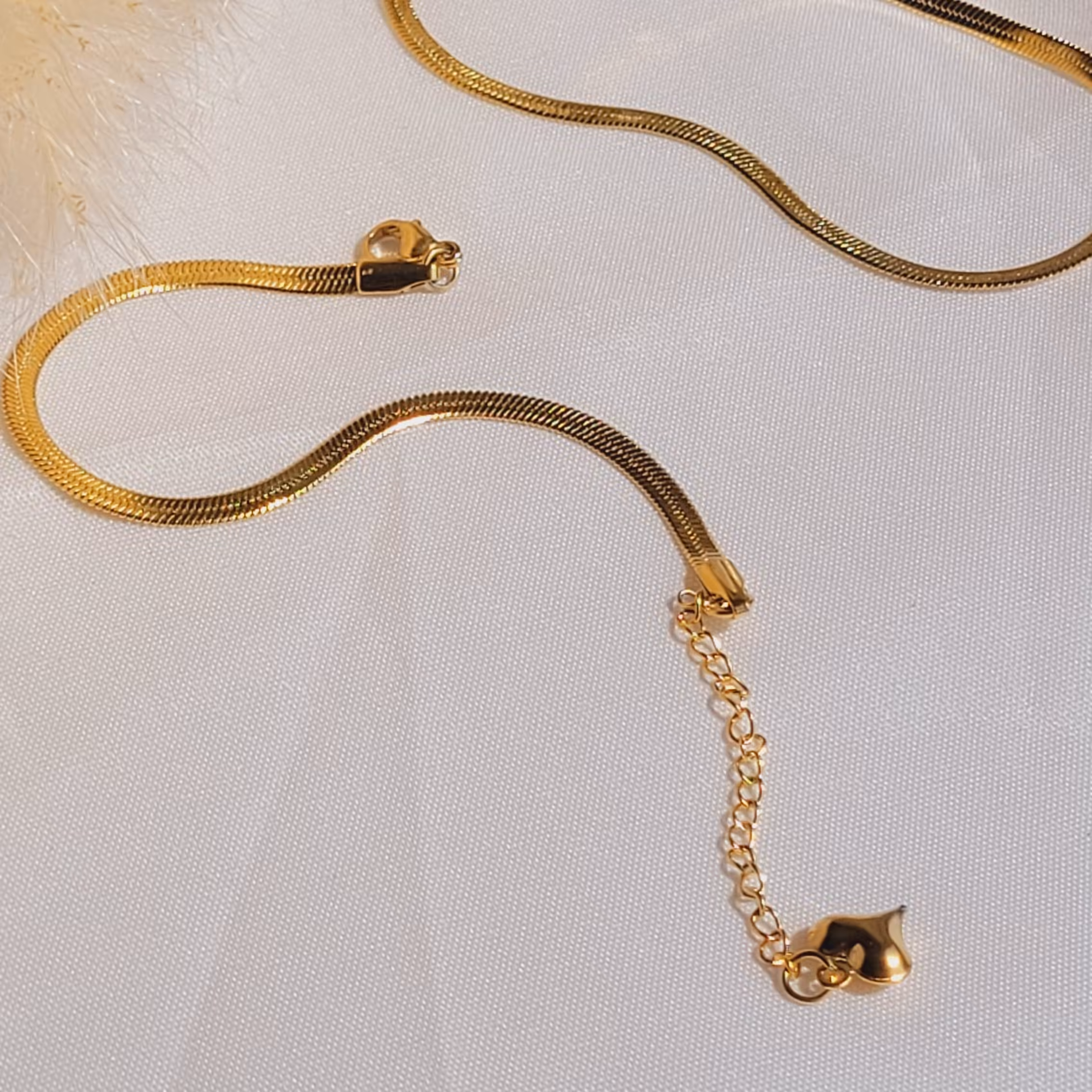 دستبند ماری ( هرینگبون ) جنس  استیل  رنگ ثابت  رنگ گلد