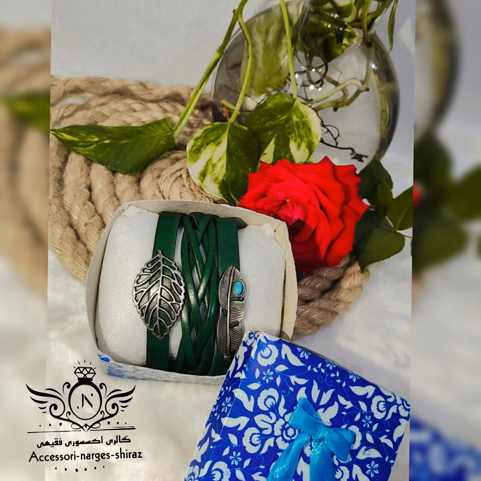 دستبند  چرم سه تکه جذاب 